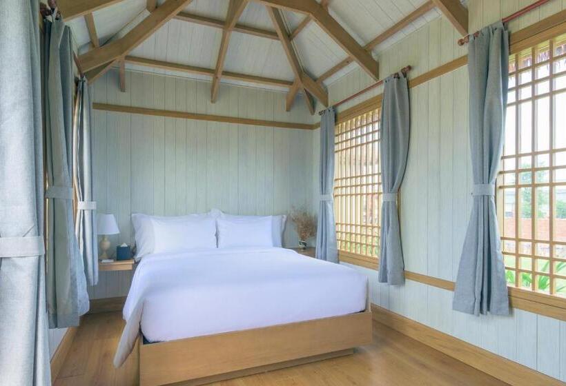اتاق لوکس با بالکن, K Town Resort Phan Thiet