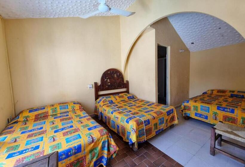 Номер Стандарт Трехместный, Kelsie