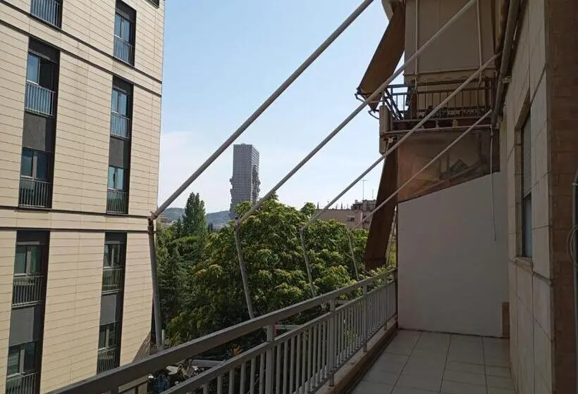 اتاق لوکس, Friends Hostel