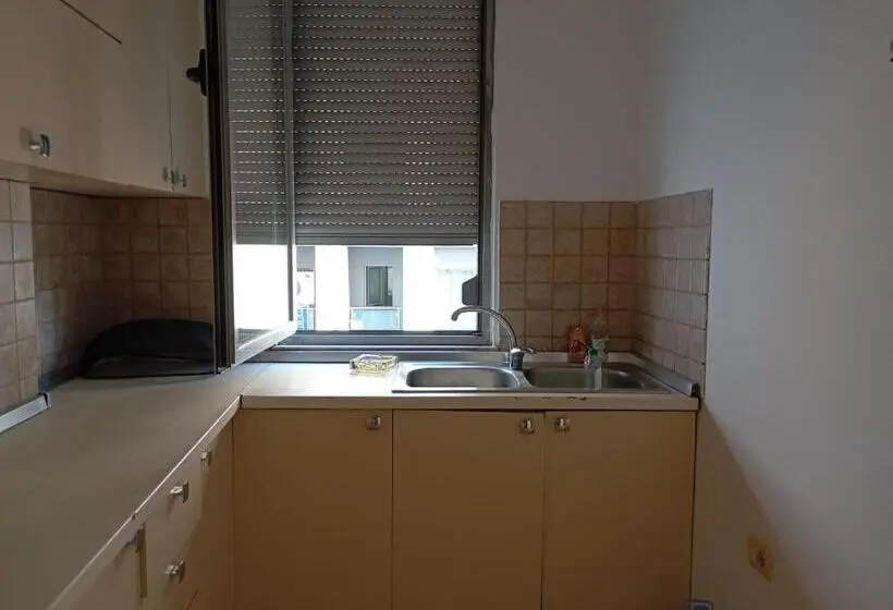 اتاق لوکس, Friends Hostel