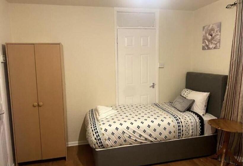 Quarto Estandar Banheiro Compartilhado, Png Suites   Abernant Rooms Shared Facilities