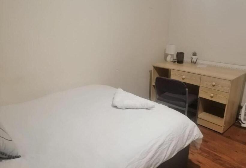 Quarto Estandar Banheiro Compartilhado, Png Suites   Abernant Rooms Shared Facilities