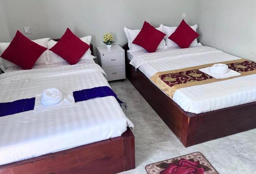 اتاق لوکس با بالکن, Kro Nhep Guesthouse