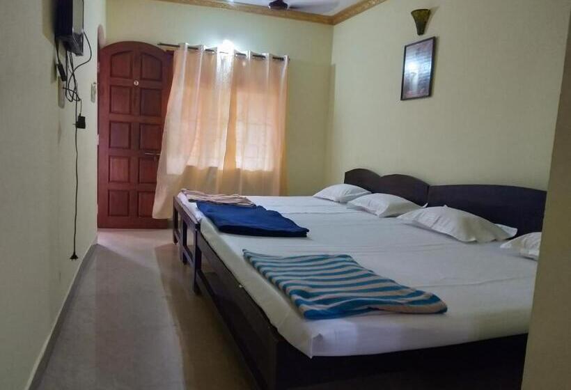 Perhehuone, Vailankanni House By Mandeep