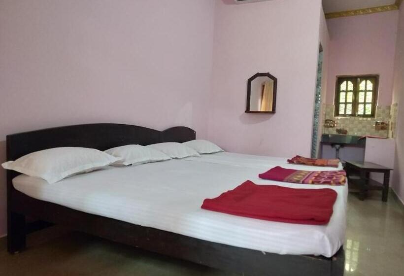 Perhehuone, Vailankanni House By Mandeep