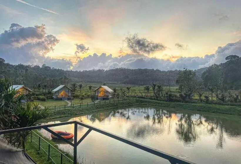 キングサイズベッドのスタンダードルーム, Redberry S Luxury Stay Coorg