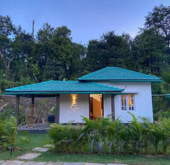 キングサイズベッドのスタンダードルーム, Redberry S Luxury Stay Coorg