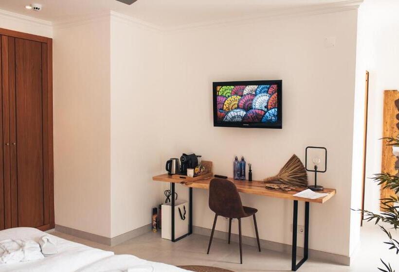 اتاق استاندارد با چشمانداز استخر, Boutique Hotel Serena Vista