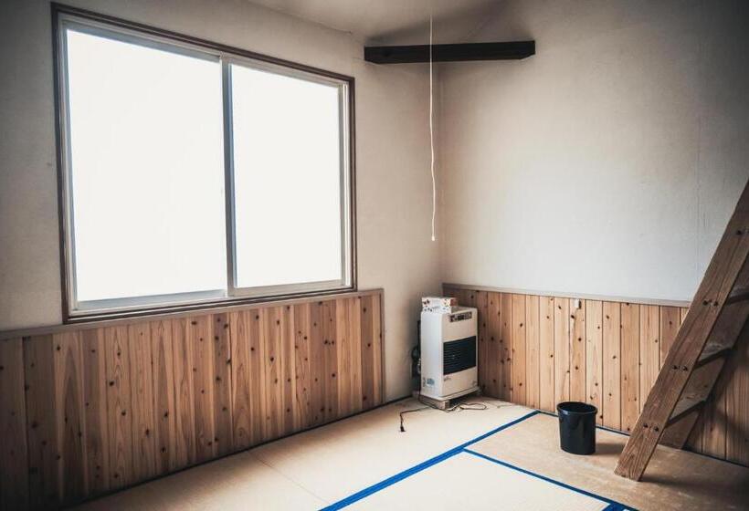 חדר סטנדרטי לארבעה עם חדר אמבטיה משותף, 肆野 サンモリッツ三番館