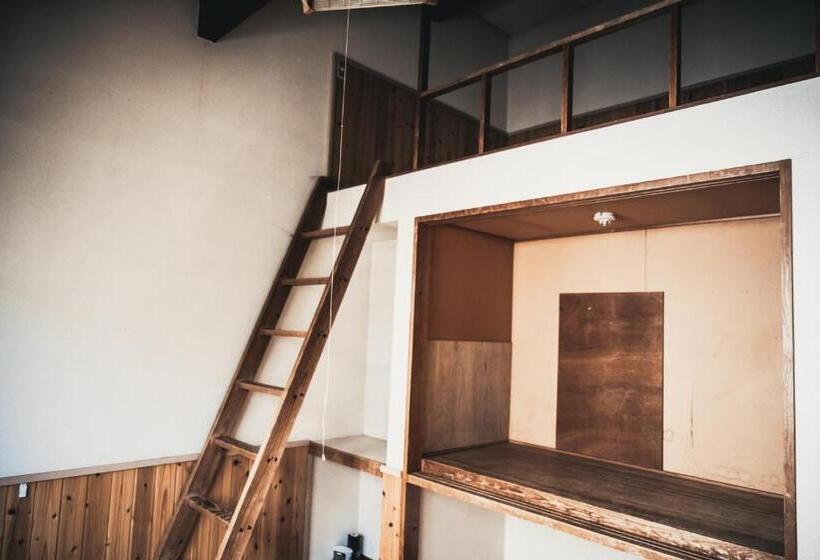 חדר אקונומי לארבעה, 肆野 サンモリッツ三番館