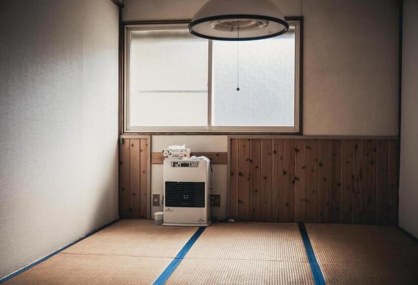 הכלכלה חדר לארבעה עם מקלחת משותפת, 肆野 サンモリッツ三番館