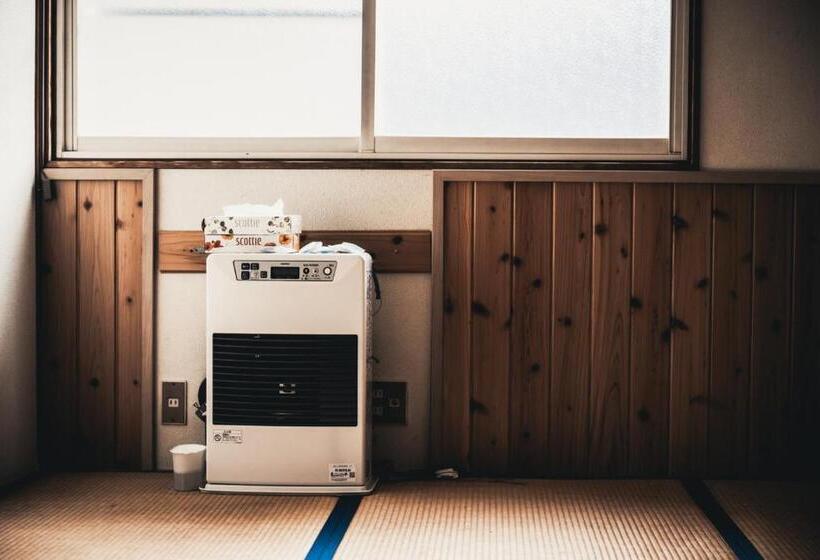 הכלכלה חדר לארבעה עם מקלחת משותפת, 肆野 サンモリッツ三番館