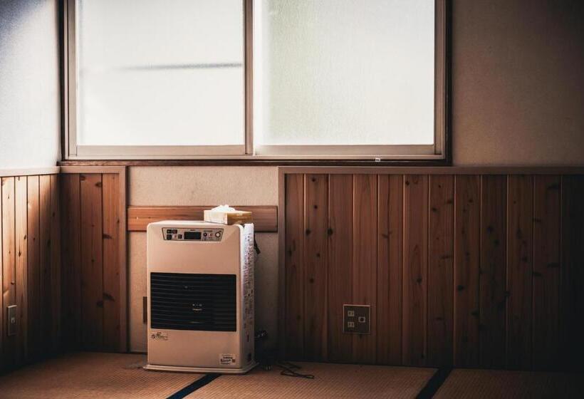 חדר סטנדרט לארבעה, 肆野 サンモリッツ三番館