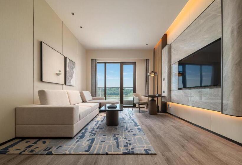 سوئیت با تخت بزرگ, Crowne Plaza Ganzhou, An Ihg