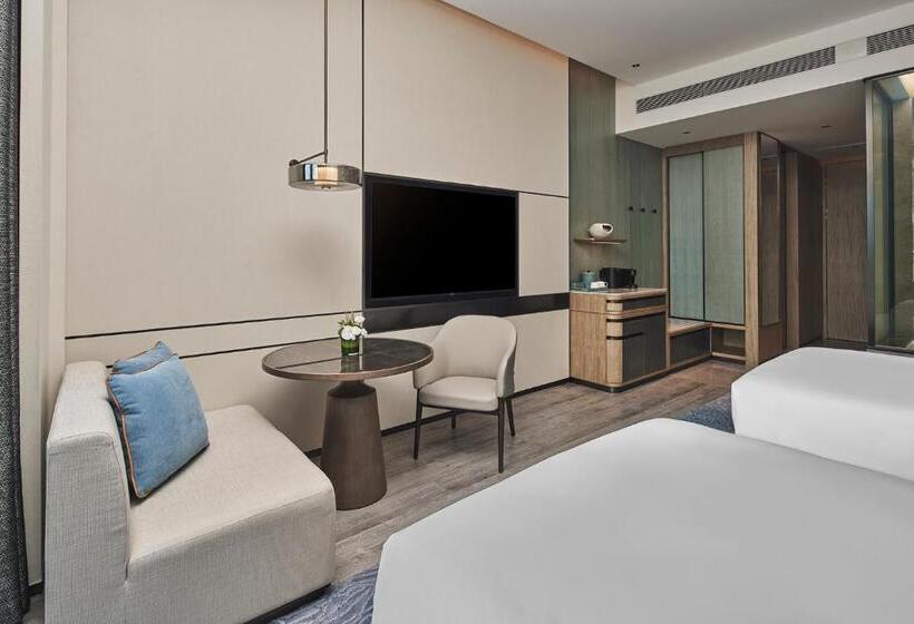 Premium room with river view, Crowne Plaza Ganzhou, An Ihg