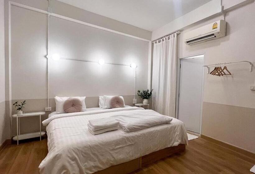 غرفة قياسية سرير كينج, La Moon House