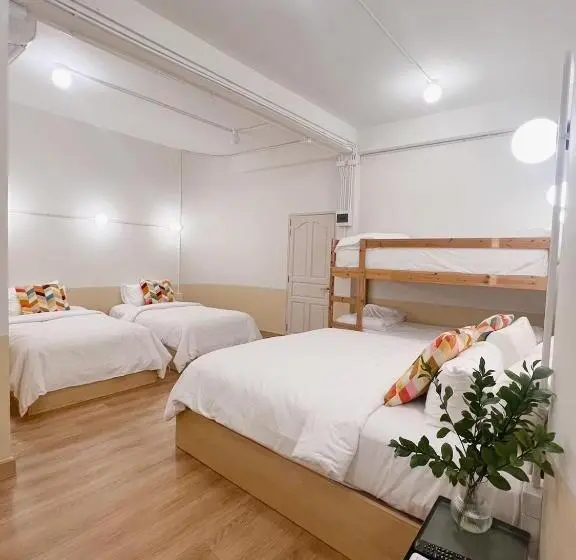 Perhehuone, La Moon House