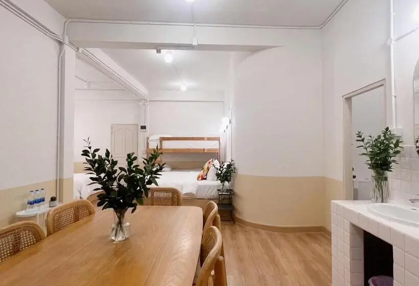 Perhehuone, La Moon House
