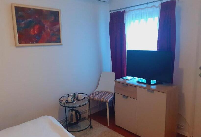 اتاق استاندارد با چشم‌انداز باغ, Apartmani Zaara