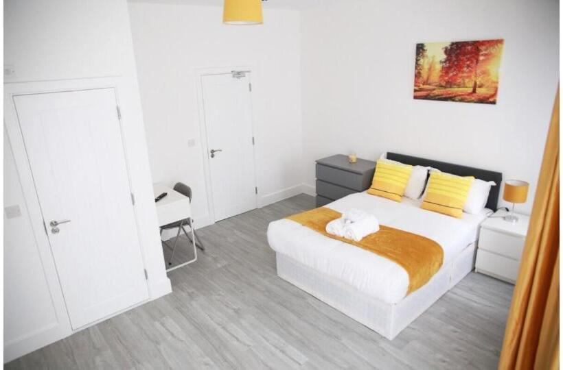 Трехместный Номер Deluxe, Cricklewood Deluxe Ensuite Room