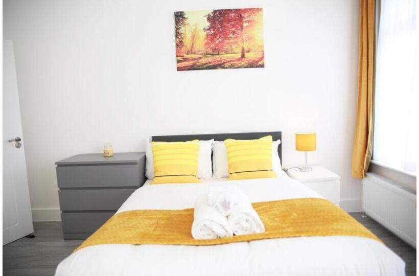 Трехместный Номер Deluxe, Cricklewood Deluxe Ensuite Room