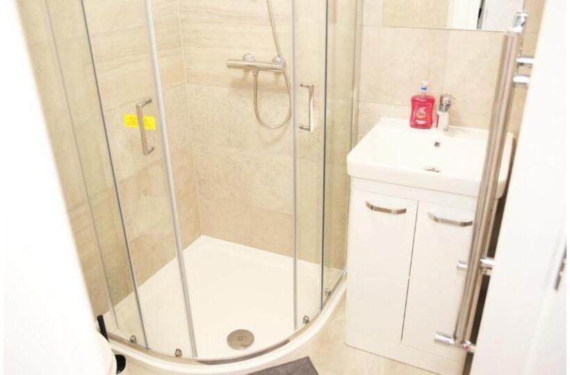 スタンダードルーム, Cricklewood Deluxe Ensuite Room