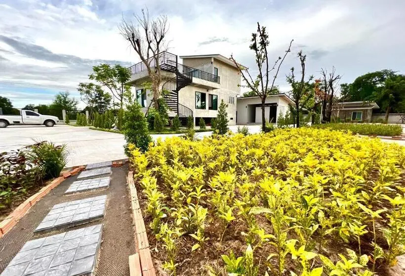 キングサイズベッドのスタンダードルーム, Farm View Resort @uthai Thani ฟาร์มวิว รีสอร์ท อุทัยธานี