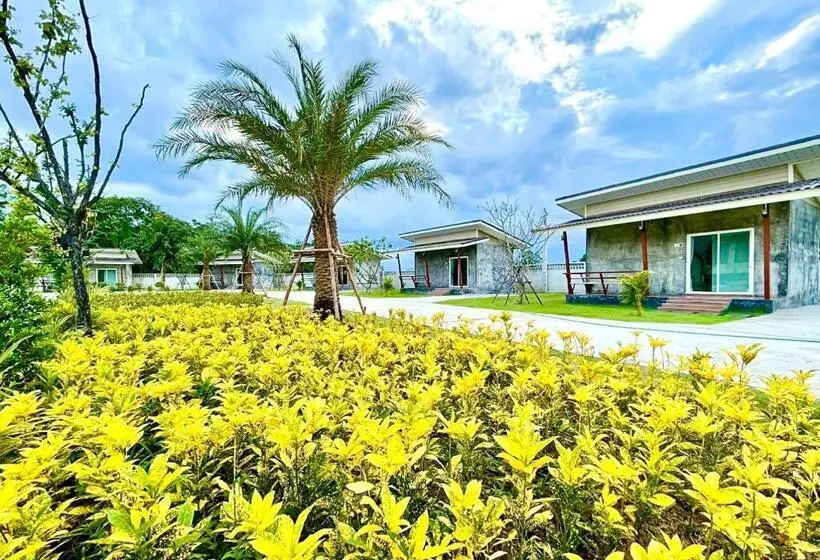 キングサイズベッドのスタンダードルーム, Farm View Resort @uthai Thani ฟาร์มวิว รีสอร์ท อุทัยธานี