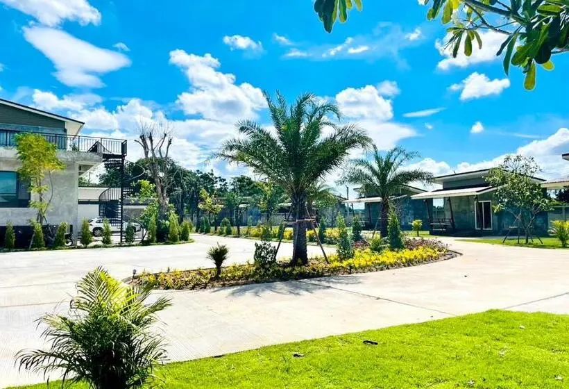 キングサイズベッドのスタンダードルーム, Farm View Resort @uthai Thani ฟาร์มวิว รีสอร์ท อุทัยธานี
