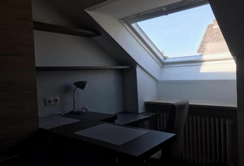 スタンダードシングルルーム, Uniaparts