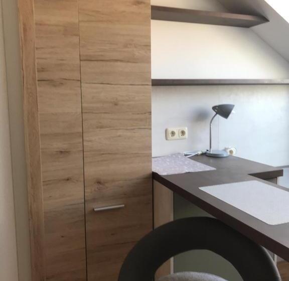 Quarto Estandar Individual, Uniaparts