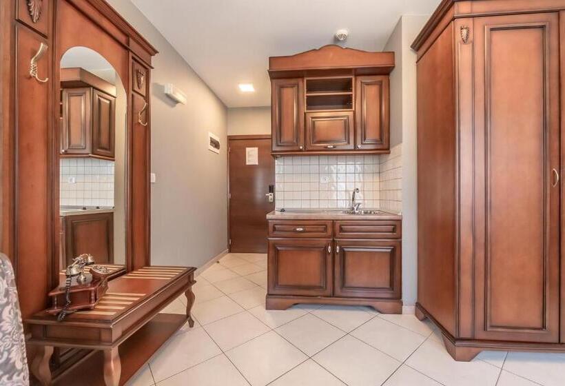 آپارتمان 1 خوابه با تراس, Villa Favorite