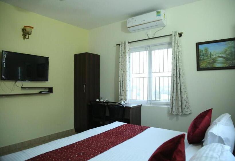 带大床的高级房间, Bangalore Airport Inn Hotel, Airport Pickup & Drop Available 24x7