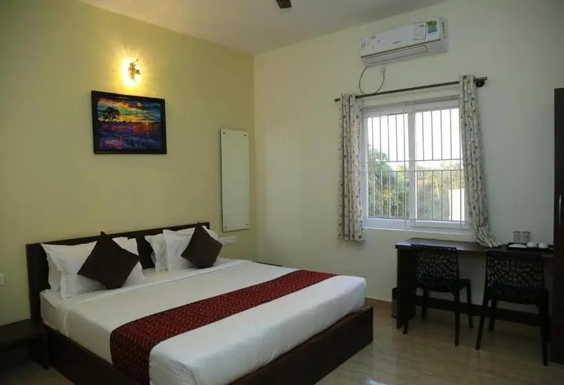 キングサイズベッドのスーペリアルーム, Bangalore Airport Inn Hotel, Airport Pickup & Drop Available 24x7