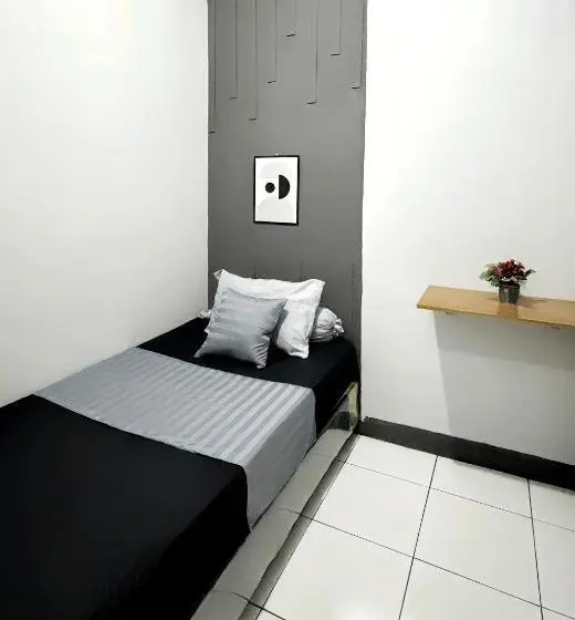 Camera Standard Individuale, Ngekost Harian