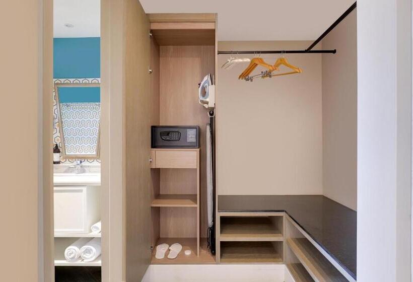 חדר פרמיום עם מרפסת, Grand Mercure Goa Candolim