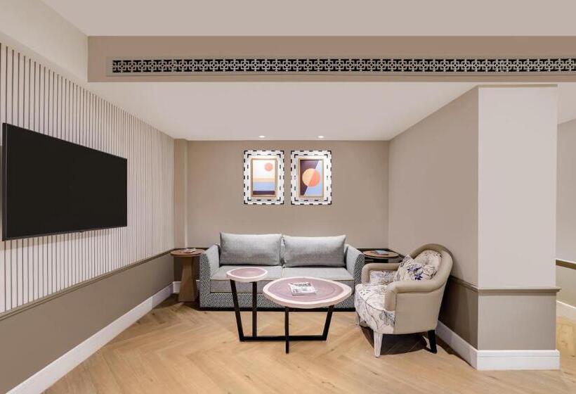 סוויטה דלוקס, Grand Mercure Goa Candolim