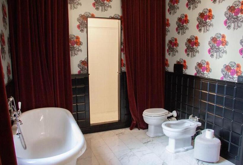 اتاق استاندارد, La Maison Du Théâtre