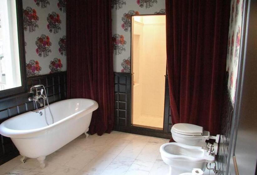 اتاق استاندارد, La Maison Du Théâtre