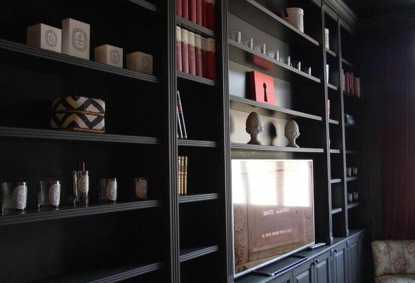 اتاق استاندارد, La Maison Du Théâtre