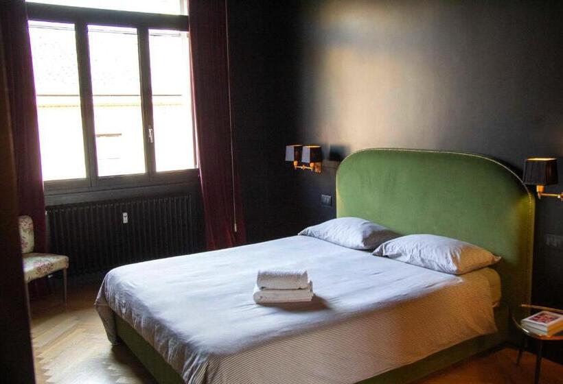 اتاق استاندارد, La Maison Du Théâtre