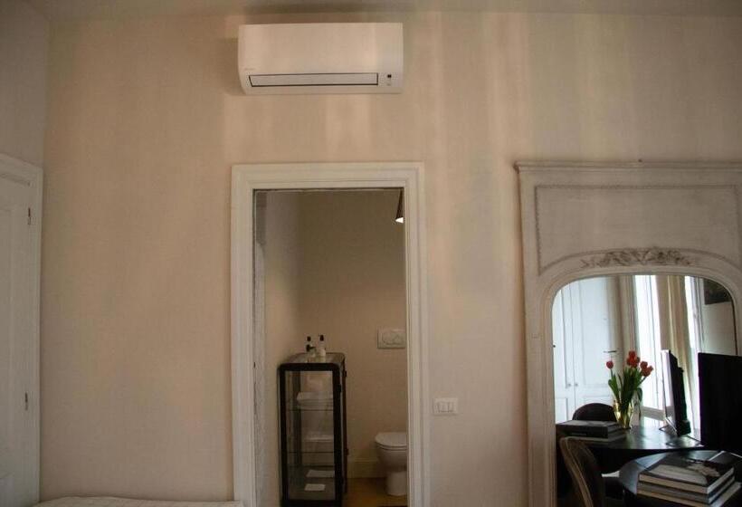 اتاق استاندارد یک نفره, La Maison Du Théâtre