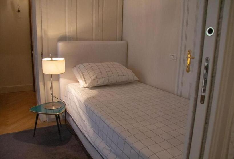 اتاق استاندارد یک نفره, La Maison Du Théâtre