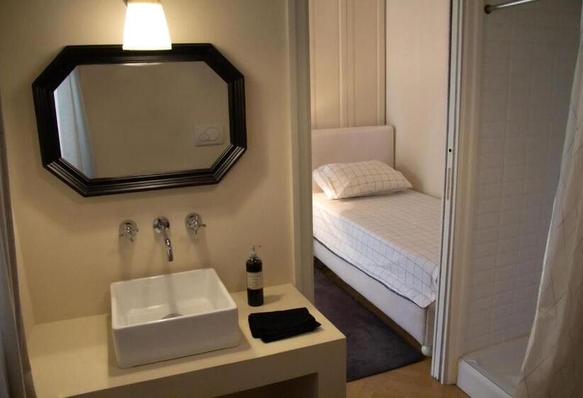 اتاق استاندارد یک نفره, La Maison Du Théâtre