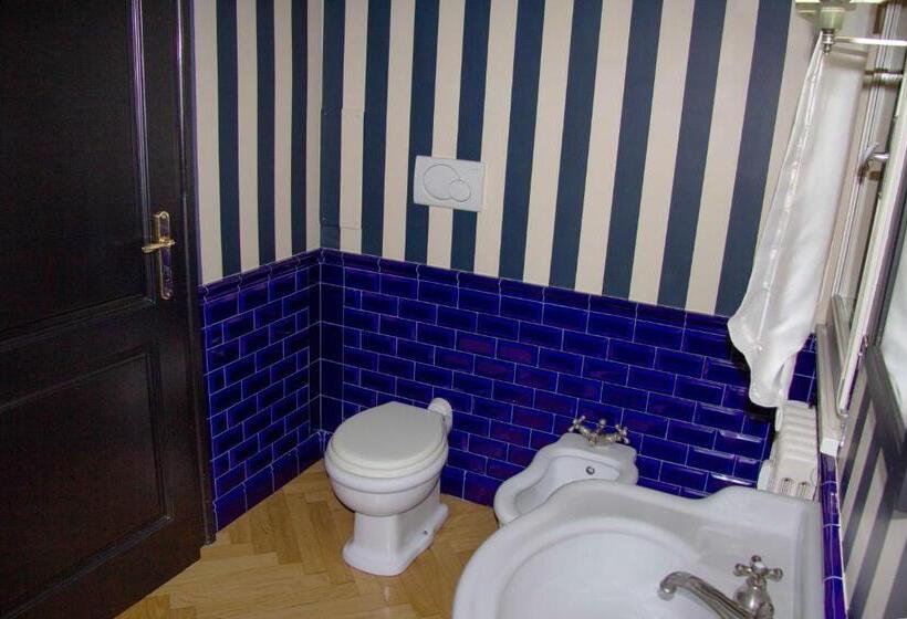 اتاق استاندارد, La Maison Du Théâtre