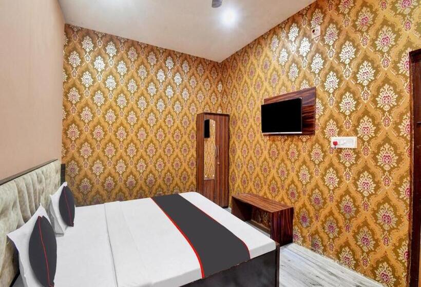 Трехместный Номер Классика, Collection O 81174 Hotel Hindustan International