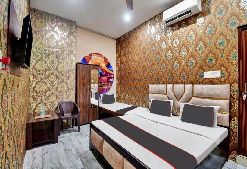Трехместный Номер Классика, Collection O 81174 Hotel Hindustan International