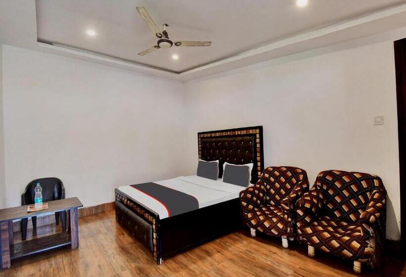 غرفة كلاسيكية ثلاثية, Collection O 81174 Hotel Hindustan International