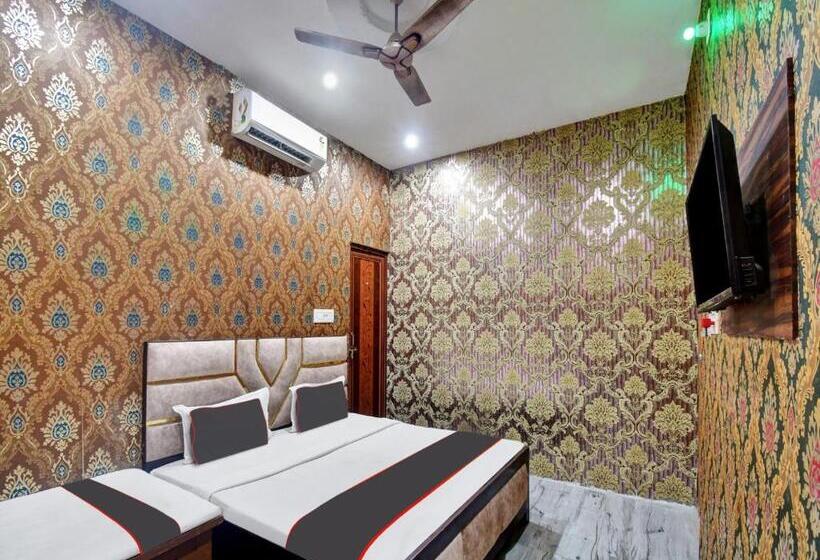 غرفة كلاسيكية ثلاثية, Collection O 81174 Hotel Hindustan International