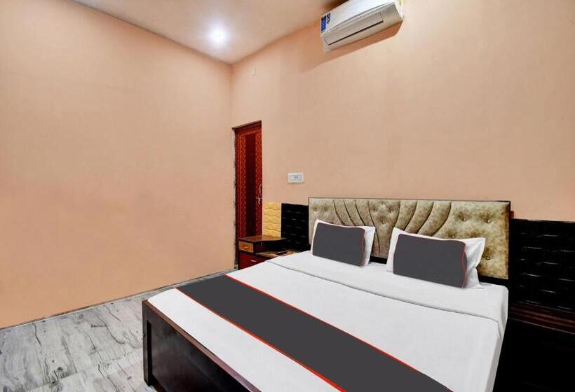 غرفة كلاسيكية ثلاثية, Collection O 81174 Hotel Hindustan International